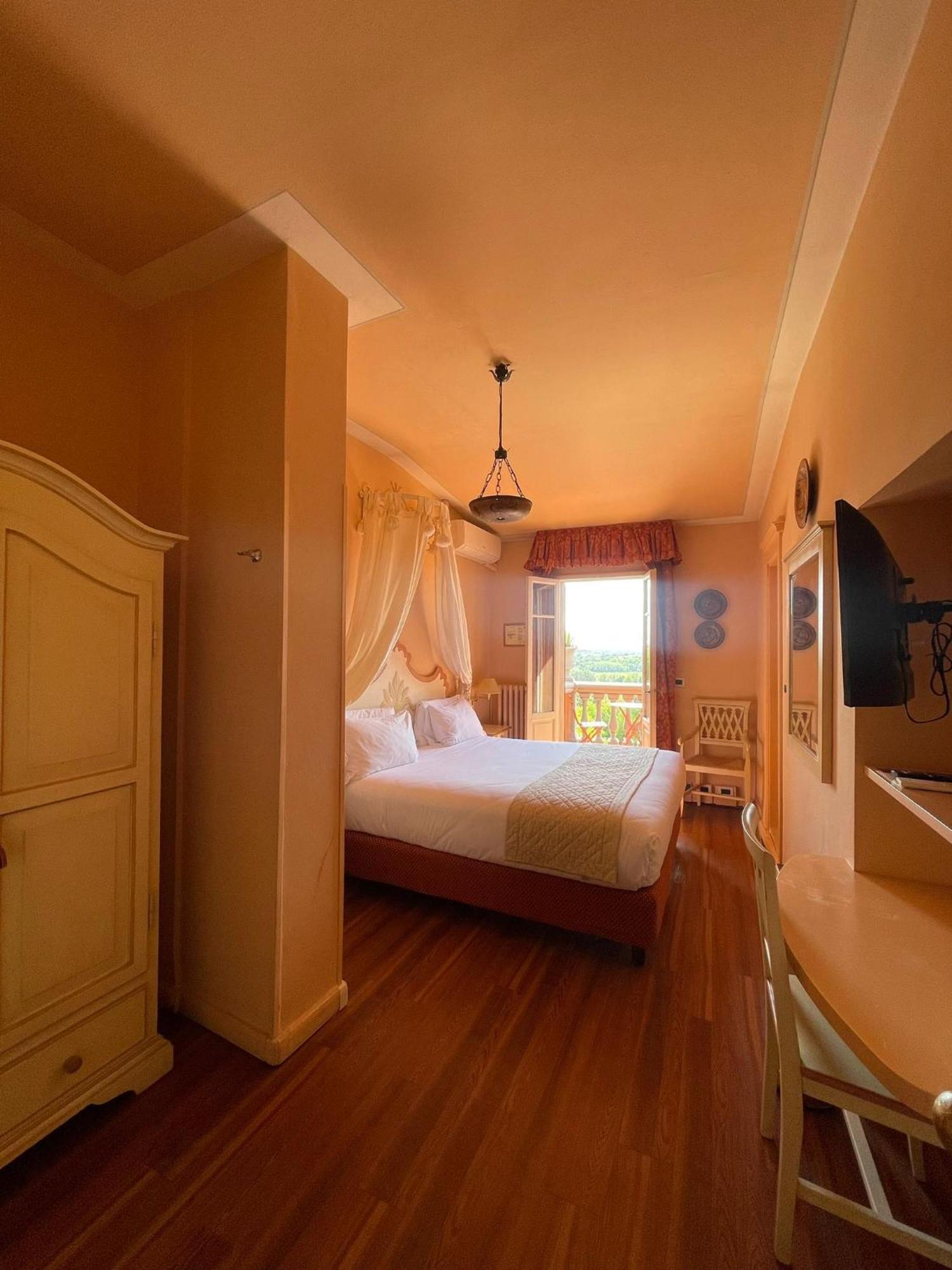 Quattro Gigli Hotel Montopoli in Val dʼArno Extérieur photo