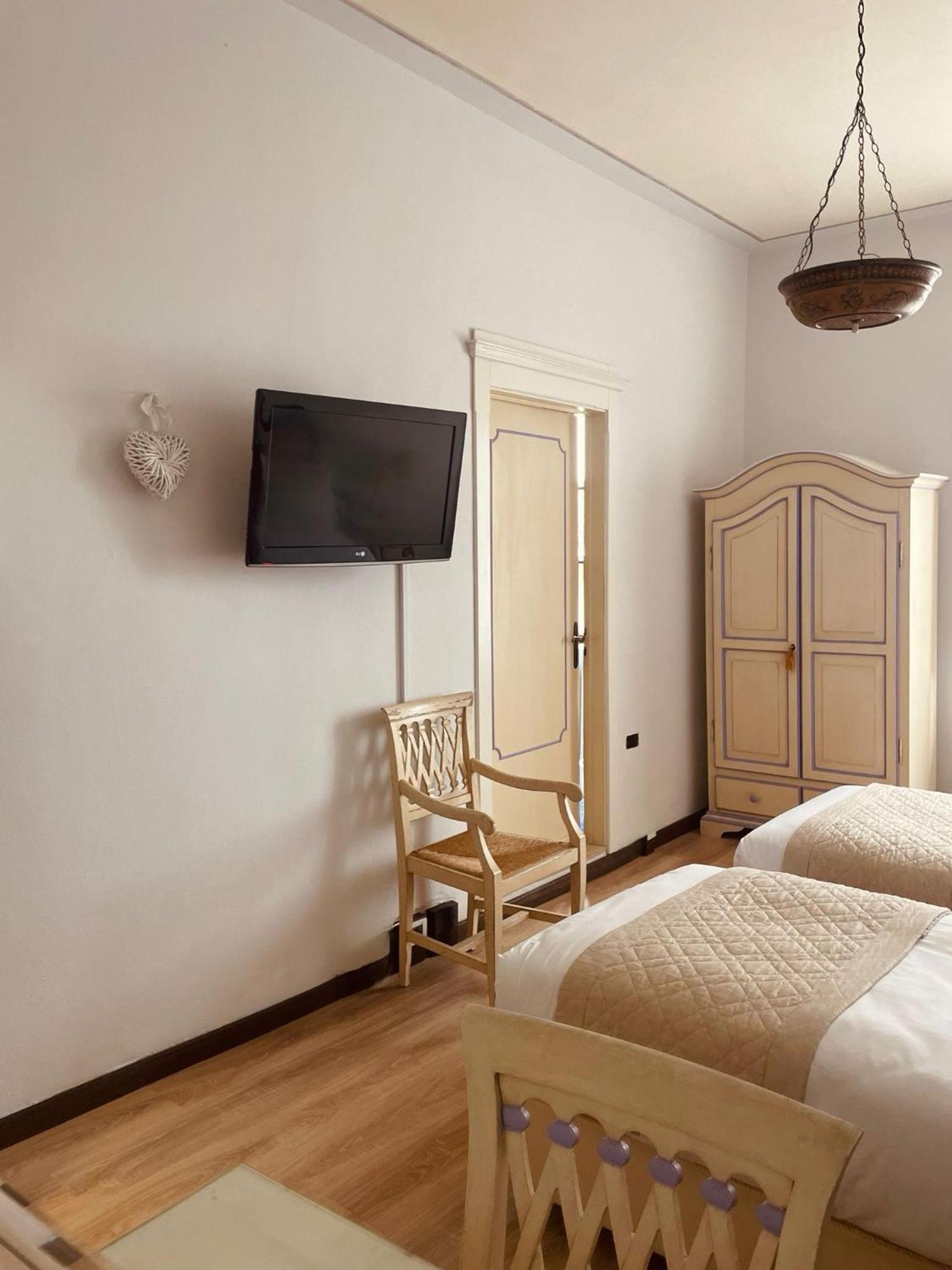 Quattro Gigli Hotel Montopoli in Val dʼArno Extérieur photo